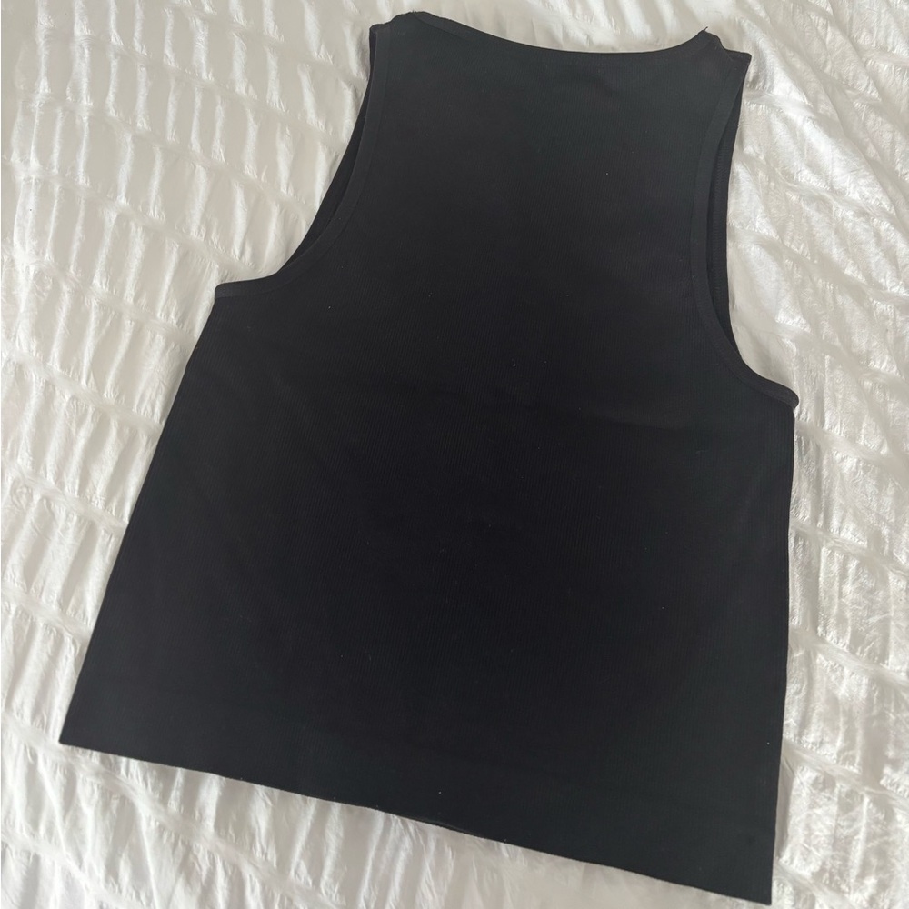 Black Seamless Tank - Picture 4 of 11